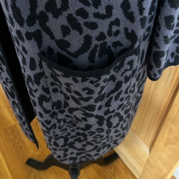 Elegant Animal Downtown Glam Cardigan NWT - Picture 5 of 8